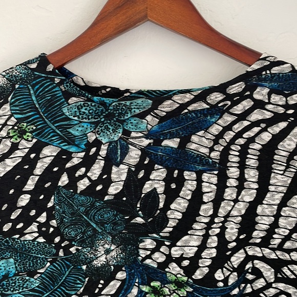 Magic Women’s One Size Top Floral 3/4 Sleeve Mesh Asymmetrical Hem Black Blue - Picture 7 of 12